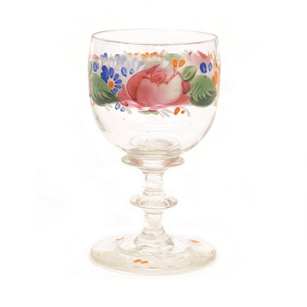 An enamel decorated wine glass. Circa 1860. H: 11,9cm