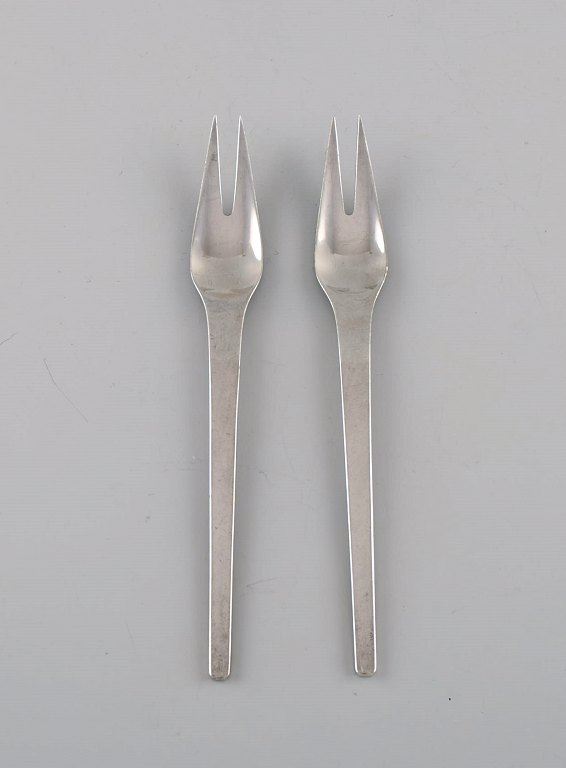 Two Georg Jensen Caravel cold meat forks in sterling silver.
