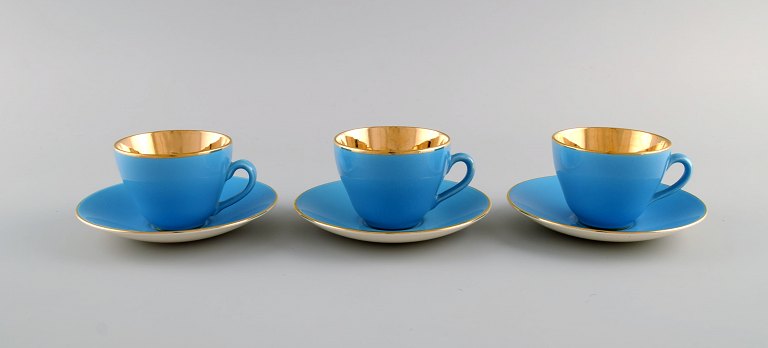 Three Royal Copenhagen / Aluminia Confetti mocha cups with saucers in blue 
glazed faience with interior gold. Mid-20th century.
