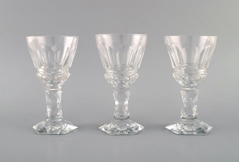 Baccarat, France. Three art deco white wine glasses in clear mouth-blown crystal 
glass. 1930s.
