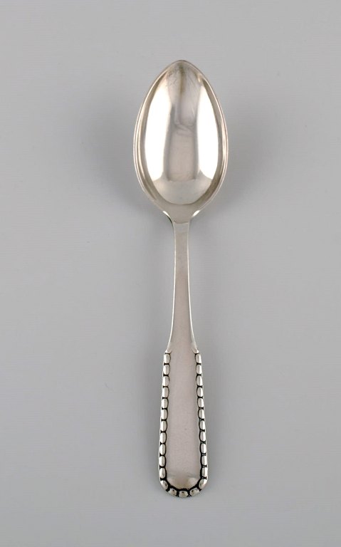 Tidlig Georg Jensen Perle dessertske i sølv (830). Dateret 1915-1930. Tre stk på 
lager.
