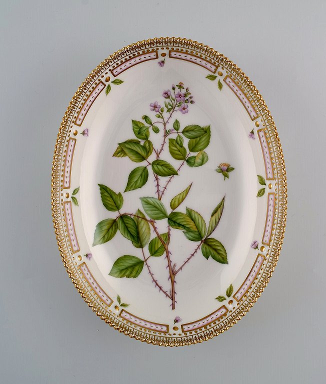 Royal Copenhagen Flora Danica oval serving bowl in hand-painted porcelain with 
flowers and gold decoration. Model number 20/3506.
