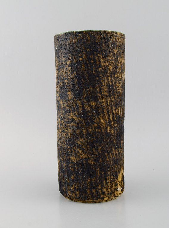 Pieter Groeneveldt (1889-1982), Dutch ceramicist. Cylindrical unique vase in 
glazed ceramics. Mid-20th century.
