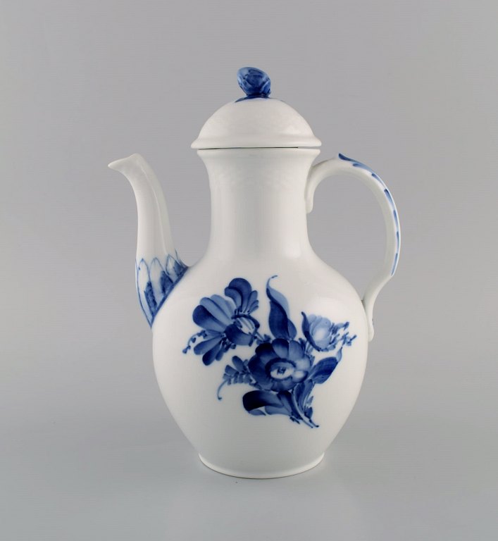 Antique Royal Copenhagen Blue Flower Braided coffee pot. Model number 10/8189. 
Early 20th century.
