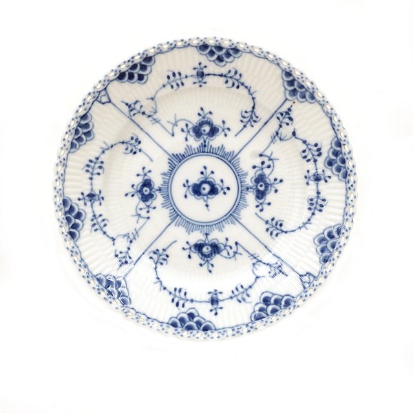 Royal Copenhagen blue fluted full lace plate. #1086. D: 19,5cm