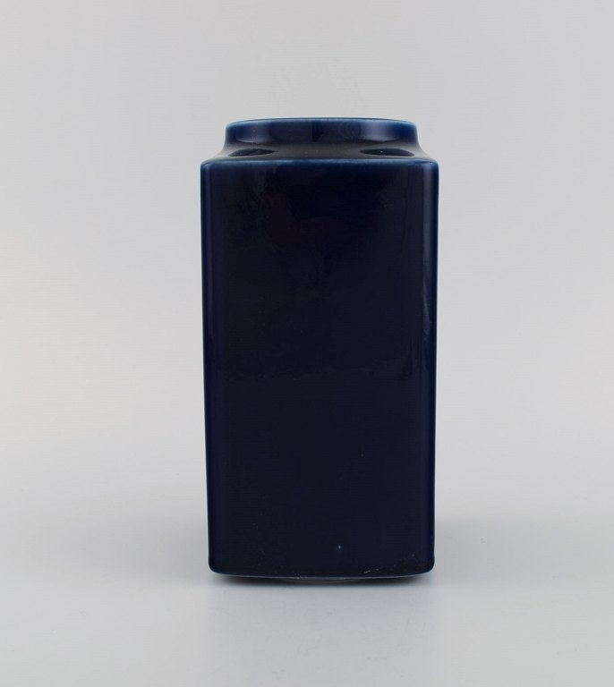 Arabia, Finland. Vase in glazed porcelain. Beautiful glaze in deep blue shades. 
1940s / 50s.
