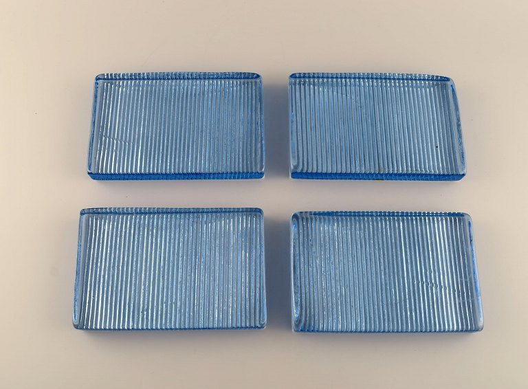 Per Lütken for Holmegaard. Fire "Buffet" smørbrikker i lyseblåt mundblæst 
kunstglas. 1980
