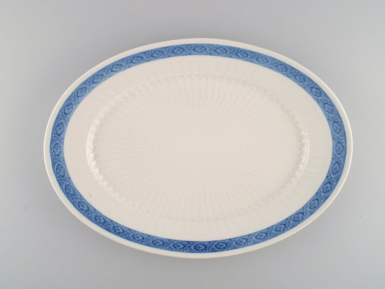 Royal Copenhagen Blue Fan serving dish. 1960s. Model number 1212/1508. Designed 
by Arnold Krog in 1909.
