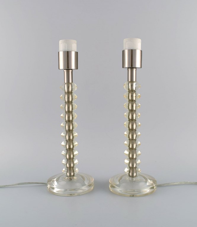 Scandinavian designer. A pair of vintage table lamps in plexiglass and chromed 
metal. 1970s.

