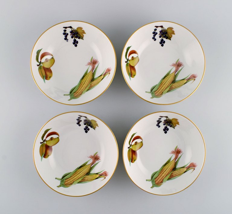 Royal Worcester, England. Fire Evesham porcelænsskåle dekoreret med frugter og 
guldkant. 1980