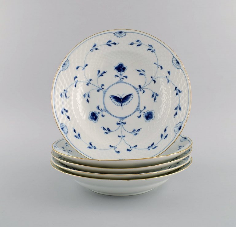 Five Bing & Grøndahl Butterfly deep plates in hand-painted porcelain with gold 
rim. Model number 22. Mid 20th century.
