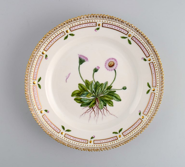 Royal Copenhagen Flora Danica lunch plate in hand-painted porcelain with flowers 
and gold decoration. Model number 20/3550.
