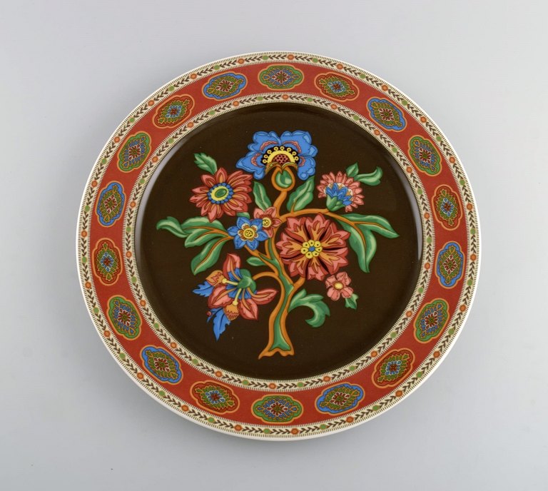 Nina Campbell for Rosenthal. Belgravia porcelain dish decorated with flowers and 
foliage. Late 20th century.
