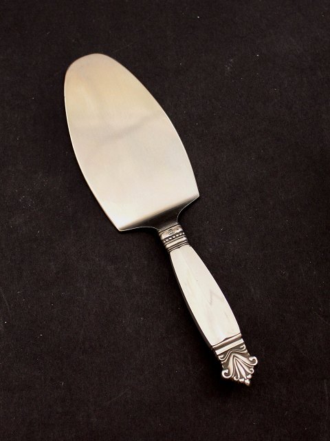 GJ acanthus cake spade