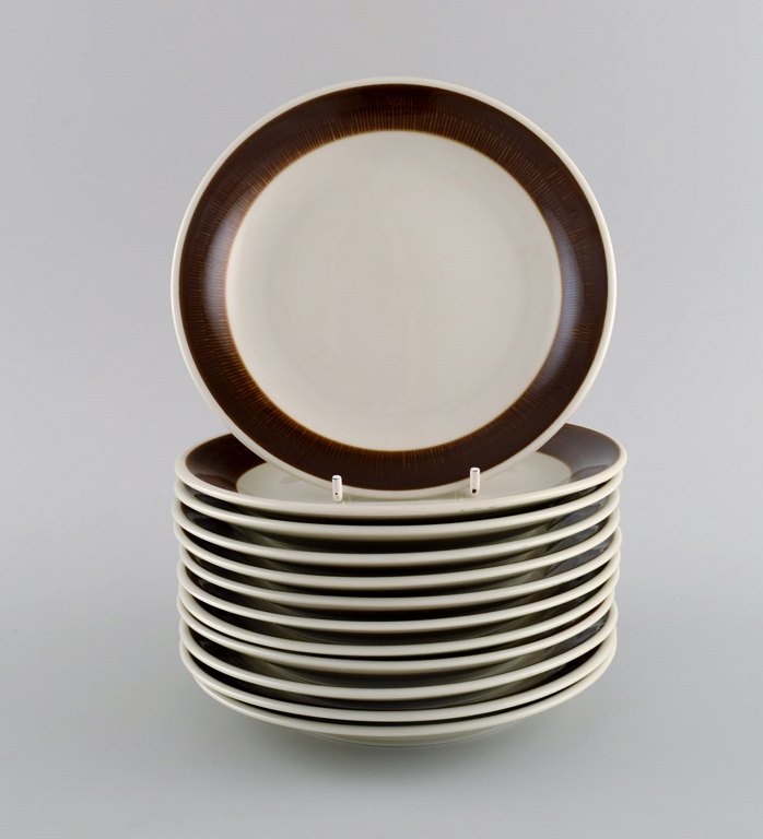 Hertha Bengtson (1917-1993) for Rörstrand. Twelve Koka cake plates in glazed 
stoneware. 1960s.
