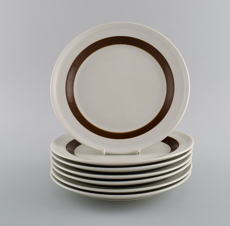 Olle Alberius for Rörstrand. Seven Forma lunch plates in glazed stoneware. Dated 
1967-1981.
