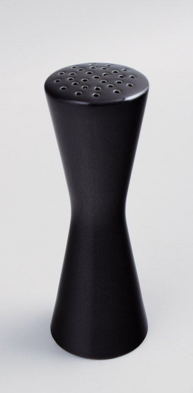 Stig Lindberg for Gustavsberg. "Colorado" sugar shaker.
Beautiful glaze in black. 1960s.
