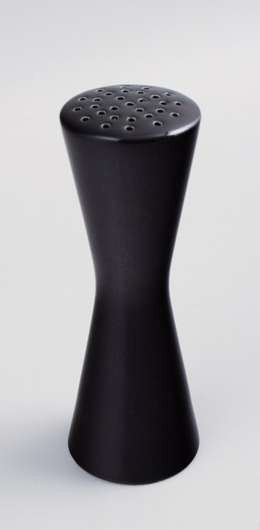 Stig Lindberg for Gustavsberg. "Colorado" salt shaker.
Beautiful glaze in black. 1960s.