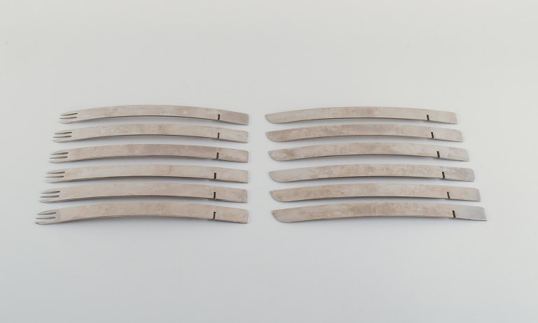 Boda Nova, Sweden. Modernist cutlery for six people in stainless steel, 
consisting of six dinner knives and six dinner forks.