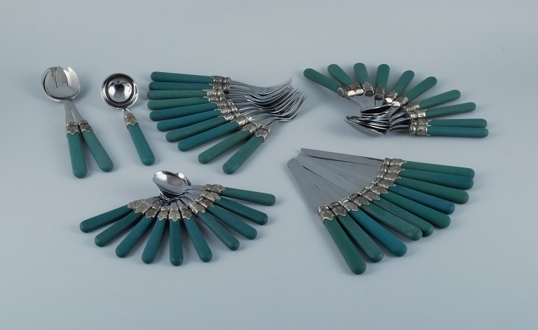 Albert, Italy.
Dinner cutlery consisting of 43 parts.
New silver and green plastic.