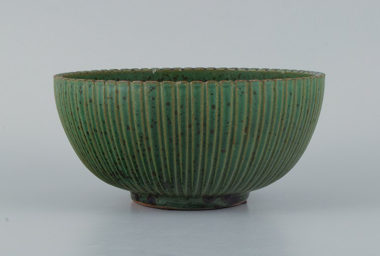 Arne Bang, ceramic bowl in fluted design, glaze in shades of green
Model No. 123.