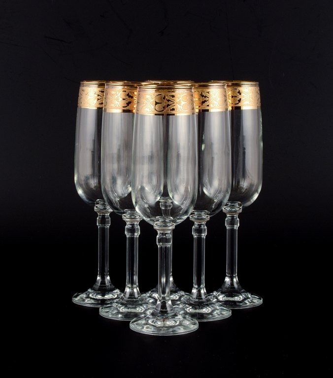 Italian design, six champagne glasses in clear art glass with gold rim.