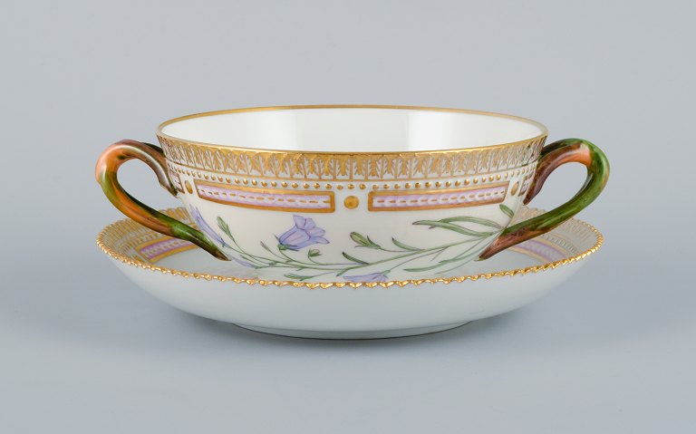 Royal Copenhagen Flora Danica boullion cup with saucer in hand-painted porcelain 
with branch-shaped handles, flowers and gold decoration. 
PROVENANCE : VALDEMARS CASTLE