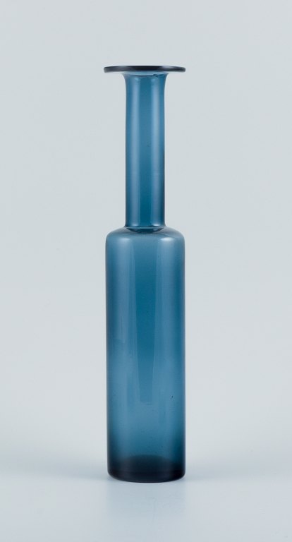 Nanny Still for Riihimäen Lasi, Finnish art glass, decorative bottle/vase.
Beautiful petroleum blue.