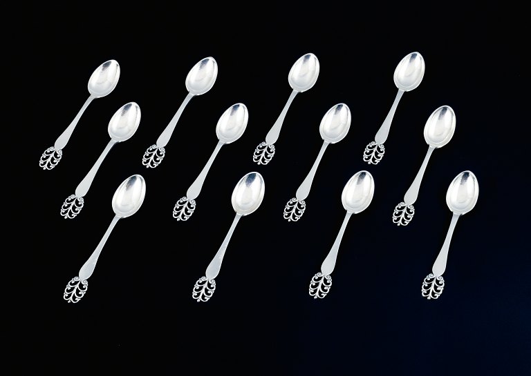 Danish silversmith, twelve teaspoons.
Danish 830 silver.
