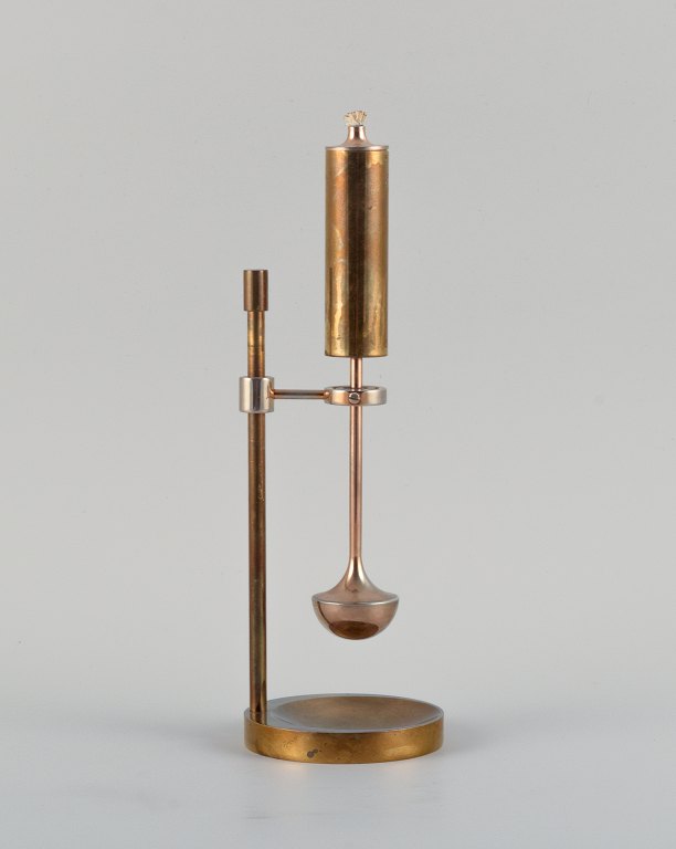 Ilse D. Ammonsen, Danish designer.
Oil lamp in modernist style.