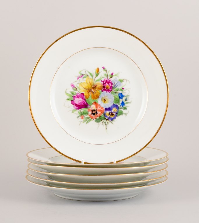 Bing & Grøndahl, six dinner plates in porcelain hand-painted with polychrome 
flowers and gold decoration.