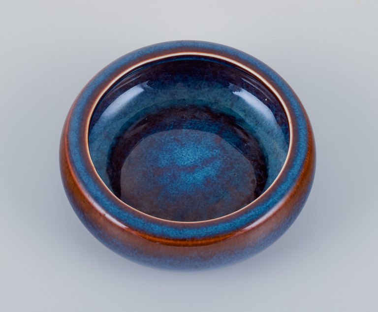 Carl Harry Stålhane for Rörstrand, ceramic bowl with glaze in blue-brown shades.