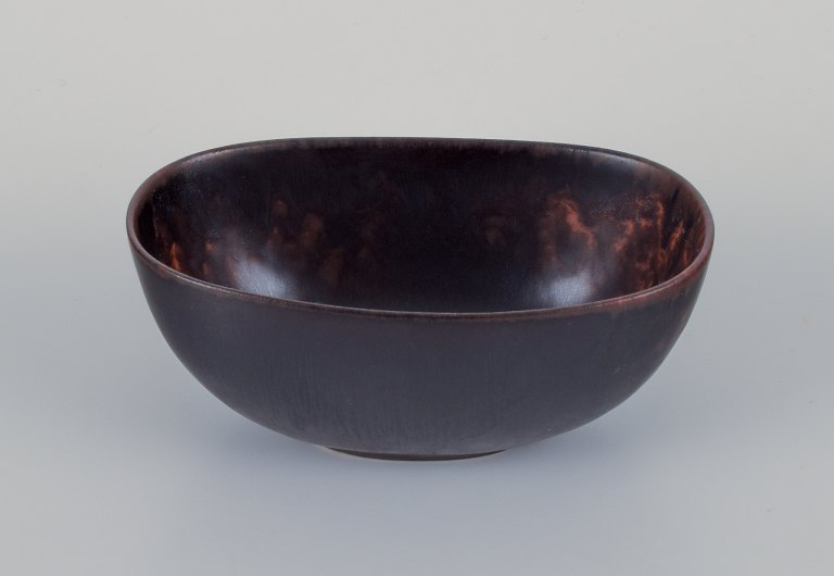 Carl Harry Stålhane for Rörstrand, small ceramic bowl in dark brown shades.