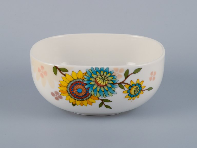 Villeroy & Boch, porcelain bowl with sunflowers in retro design.