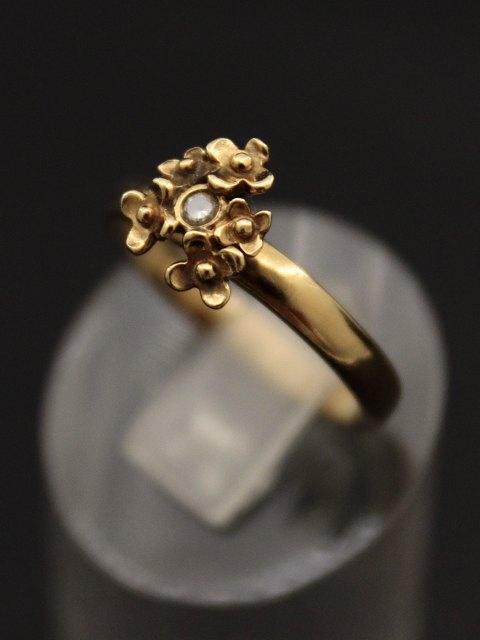 8 carat gold ring