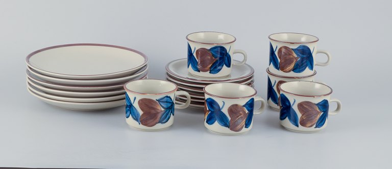 Arabia, Finland, retro stoneware coffee service.
Hand-painted with flower motifs.