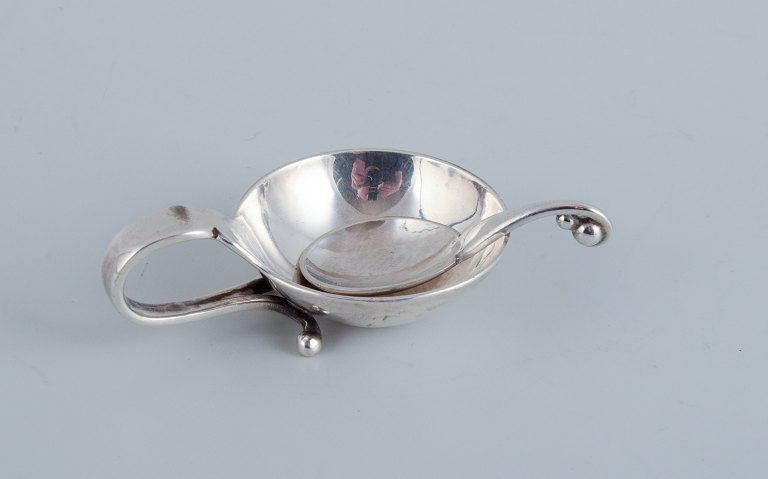 Georg Jensen Art Deco salt cellar with matching salt spoon in sterling silver.