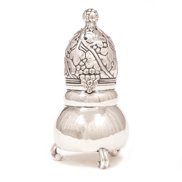 A. Dragtsed, Copenhagen: Silver sugar castor dated 1920. H: 17,5cm. W: 315gr