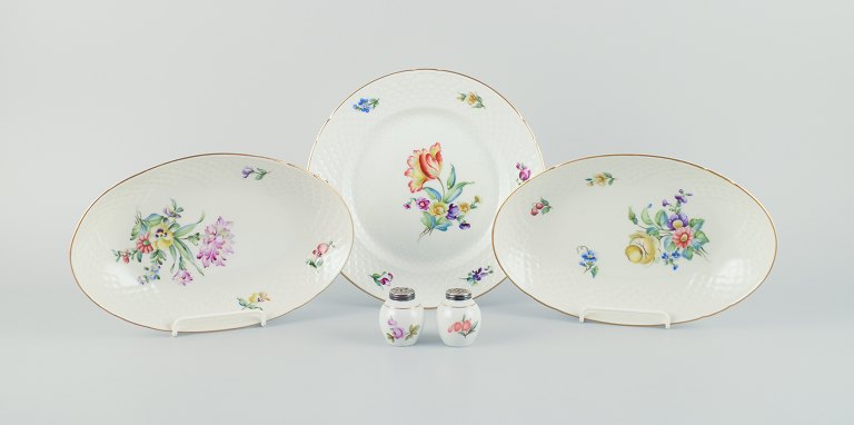 Bing & Grøndahl, Saksisk Blomst, a lunch plate, two oval bowls, and a salt and 
pepper set.