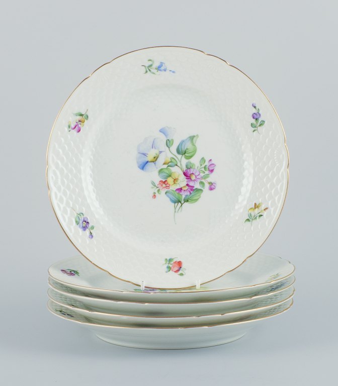 Bing & Grøndahl, Saxon Flower, a set of five dinner plates hand-decorated with 
polychrome flowers and gold rim.