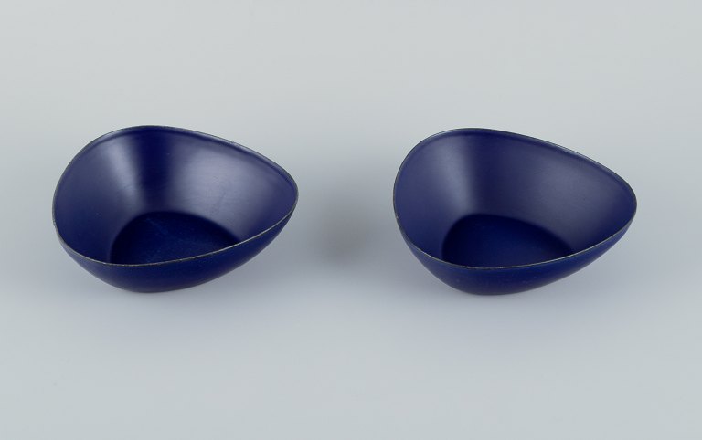 Kockum, Sweden, a pair of retro metal bowls. Dark blue enamel.