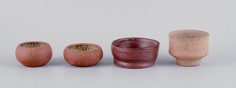 Mogens Nielsen, Nysted / Stouby Keramik, and others.
Four pieces of handmade ceramics in shades of brown.