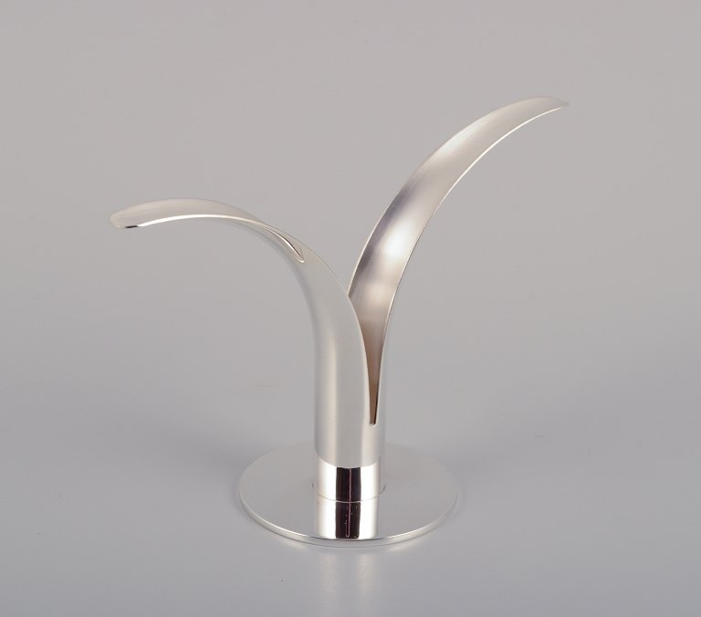 Ivar Ålenius Björk (1905-1978), Ystad Metall.
"Liljan" candle holder in plated silver. Swedish design classic.