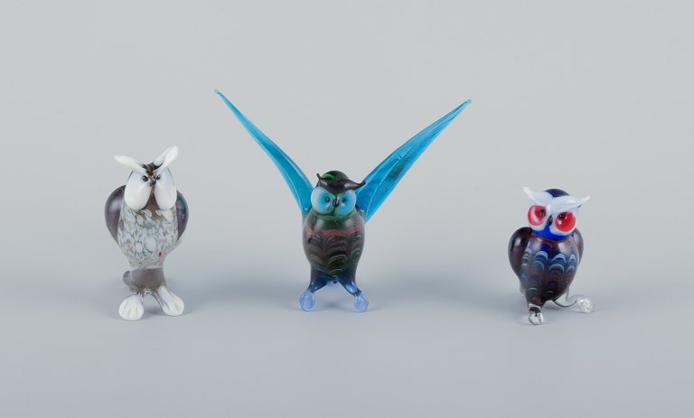 Murano, Italy. A collection of three miniature glass figurines of owls in 
colored art glass.