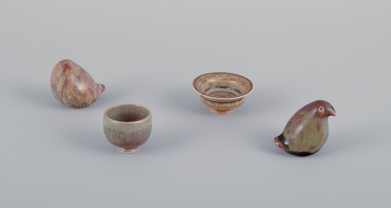 John Andersson for Höganäs, Sweden.
Two miniature bowls and two miniature birds in ceramic.