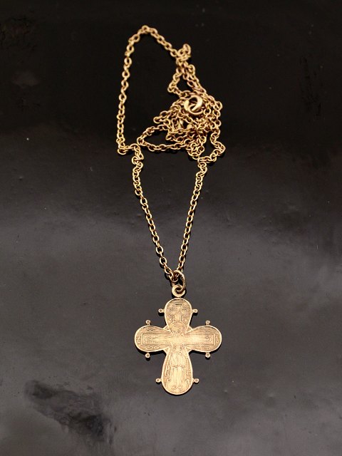 Dagmar cross and chain