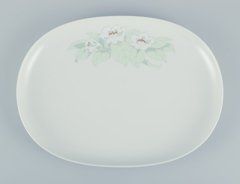 Tapio Wirkkala (1915-1985) for Rosenthal Studio-linie, "Century Blütentraum".
Large oval dish decorated with a flower motif.