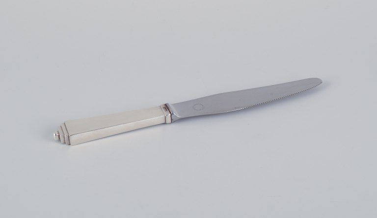 Georg Jensen Pyramide. Art Deco frokostkniv med kort skaft og blad i rustfrit 
stål og med skær.