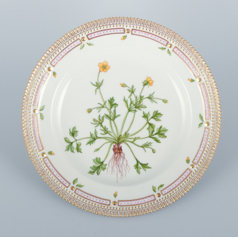 Royal Copenhagen Flora Danica dinner plate. Hand-painted.