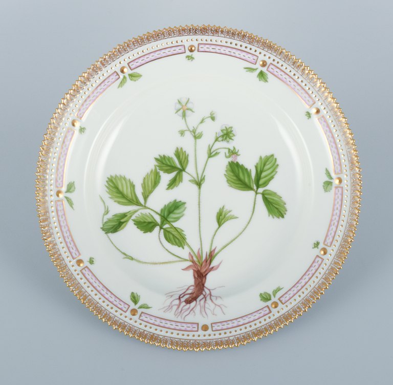 Royal Copenhagen Flora Danica dinner plate. Hand-painted.